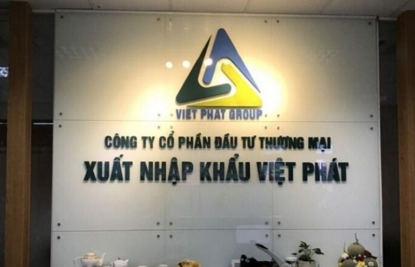 Chủ tịch Công ty bị bắt, vợ của thành viên HĐQT vội bán hết sạch cổ phiếu