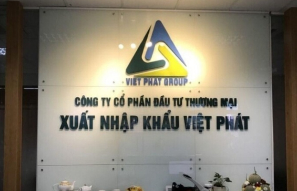 Chủ tịch Công ty bị bắt, vợ của thành viên HĐQT vội bán hết sạch cổ phiếu