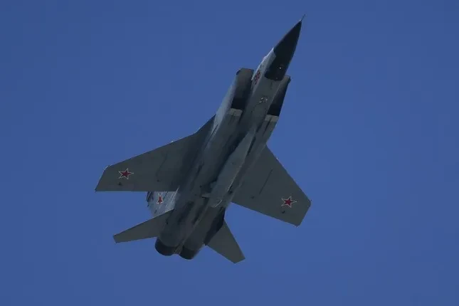 Ukraine tập kích sân bay Savasleyka, phá hủy 2 máy bay tối tân của Nga ảnh 1
