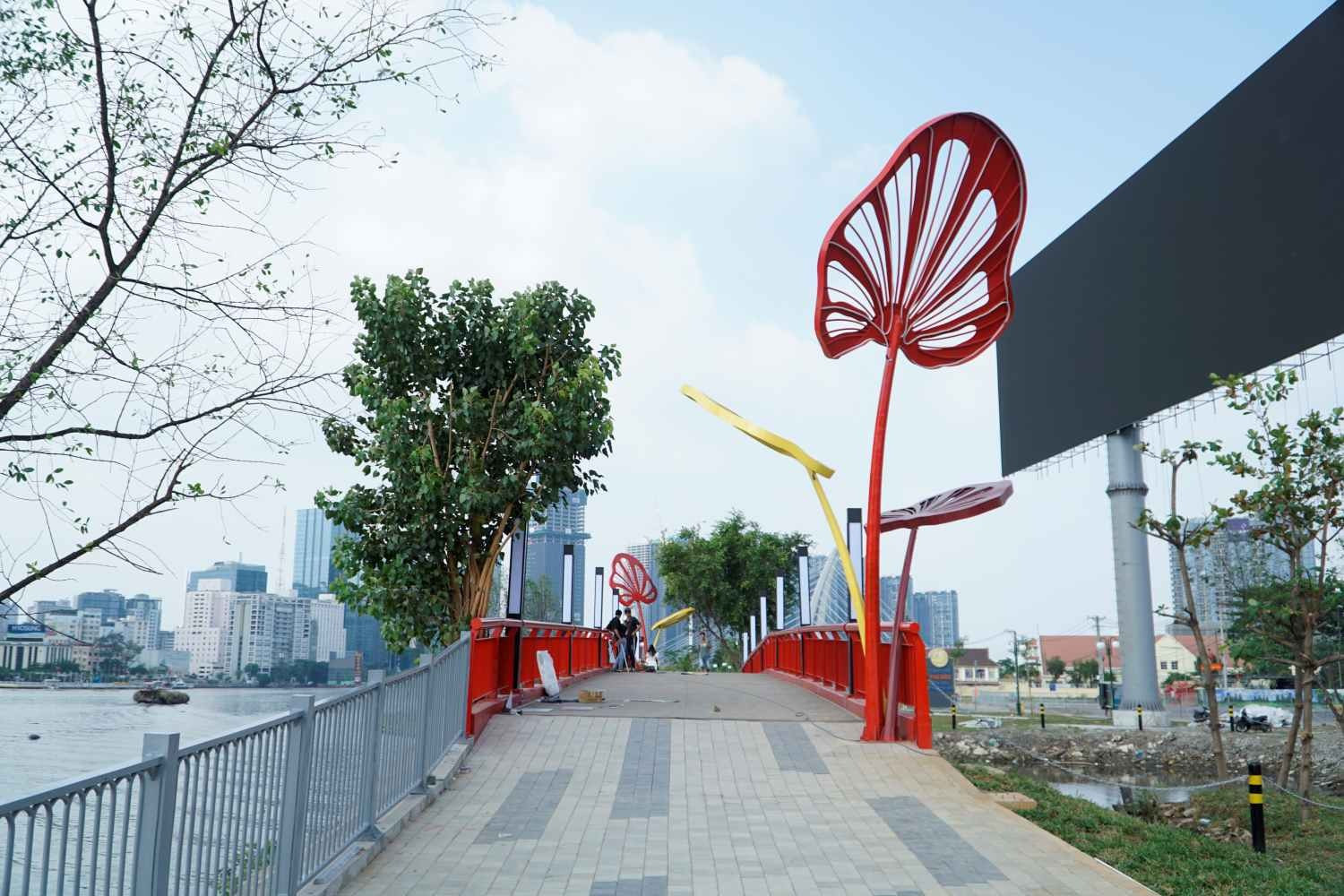 Màn 'lột xác' ngoạn mục của vùng đầm lầy hoang vắng thành công viên ven sông lớn nhất TP. HCM, người dân nườm nượp check-in- Ảnh 2. Màn 'lột xác' ngoạn mục của vùng đầm lầy hoang vắng thành công viên ven sông lớn nhất TP. HCM, người dân nườm nượp check-in- Ảnh 2.
