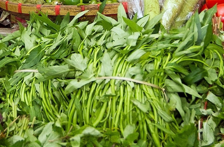 Loại rau ở Việt Nam rẻ như cho được ví như siêu thực phẩm xanh, sang nước ngoài đắt đỏ, phải đếm từng cọng