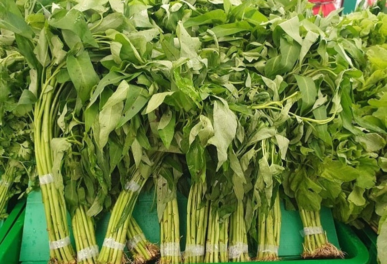 Loại rau ở Việt Nam rẻ như cho được ví như siêu thực phẩm xanh, sang nước ngoài đắt đỏ, phải đếm từng cọng