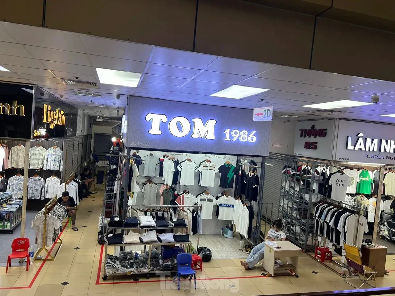 Cảnh chưa từng thấy tại những 'thiên đường mua sắm' ở TPHCM ảnh 7