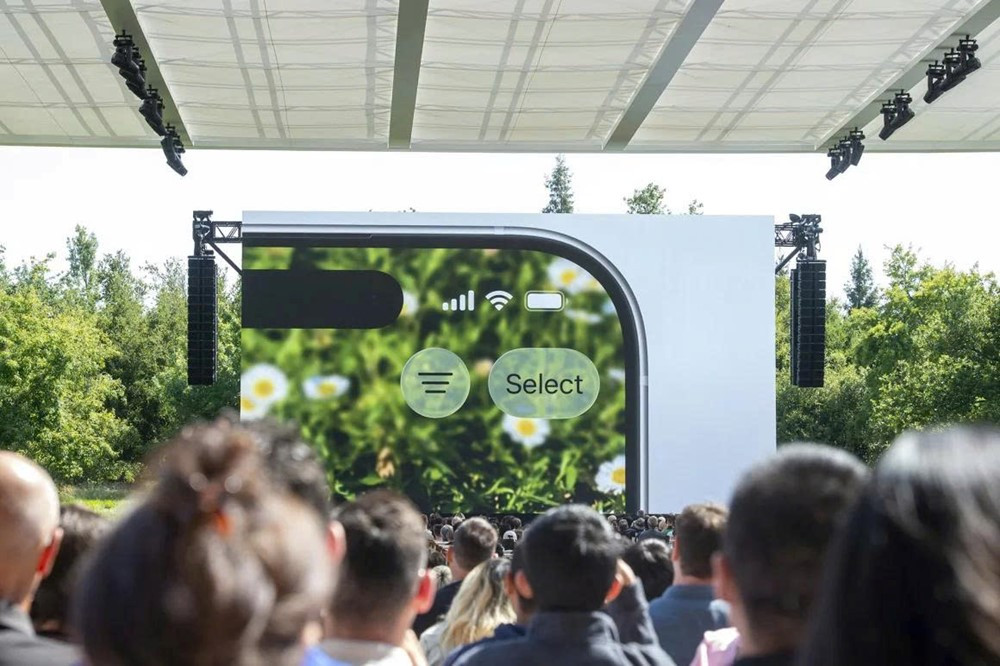 Apple lột xác toàn bộ hệ sinh thái với AI, nhưng Siri vẫn ‘giậm chân tại chỗ’ - ảnh 2