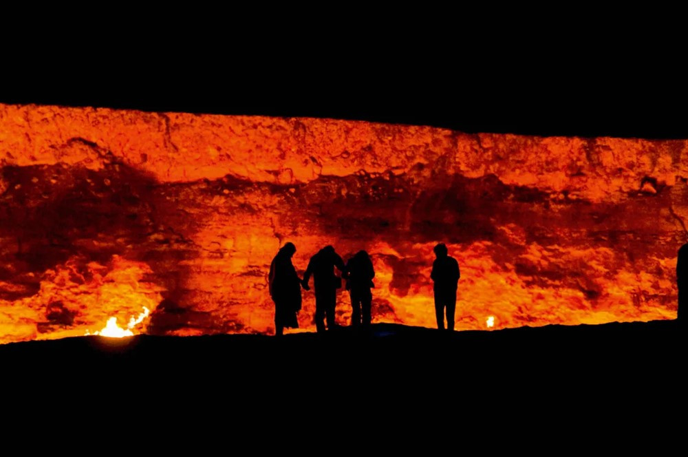 Giải mã ‘Cổng Địa Ngục’ cháy suốt 53 năm không tắt: Lời nguyền nhân tạo bắt đầu từ 1 mũi khoan giữa lòng sa mạc - ảnh 3