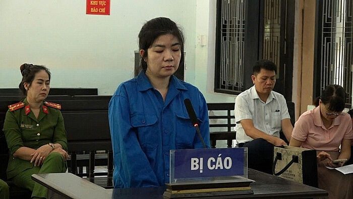 Tuyên phạt nữ nhân viên ngân hàng 12 năm tù