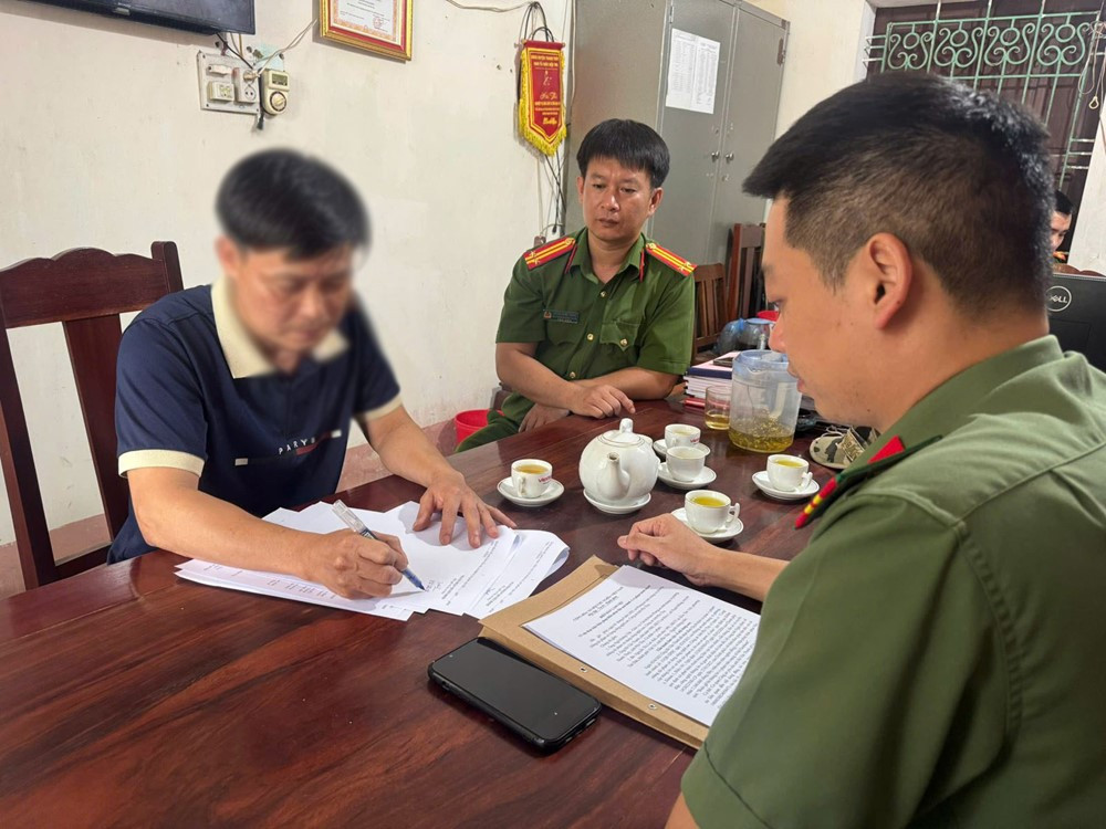 Nhận cuộc gọi của 'cán bộ công an xã', vợ anh T. mất 82 triệu đồng, chồng đăng Facebook bị phạt 7,5 triệu - ảnh 1
