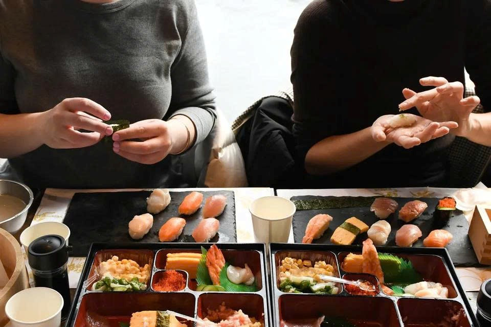 Nền kinh tế thứ 4 thế giới khốn khổ vì gạo: Giá tăng phi mã, học sinh phải cắt cơm trưa, siêu thị giới hạn mỗi người dân chỉ được mua 1 gói - ảnh 2