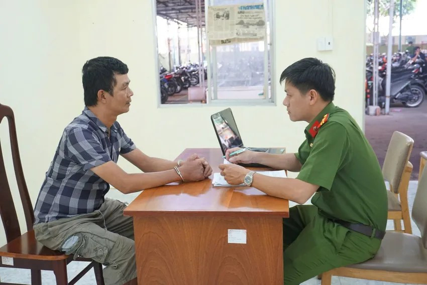 Bắt 2 đối tượng phát tán video có hình ảnh của bà Nguyễn Phương Hằng - ảnh 2