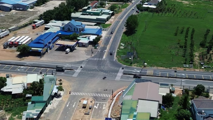 Khởi công xây dựng cầu vượt tại nút giao quốc lộ dài nhất Việt Nam và cao tốc Phan Thiết - Dầu Giây- Ảnh 1. Khởi công xây dựng cầu vượt tại nút giao quốc lộ dài nhất Việt Nam và cao tốc Phan Thiết - Dầu Giây- Ảnh 1.