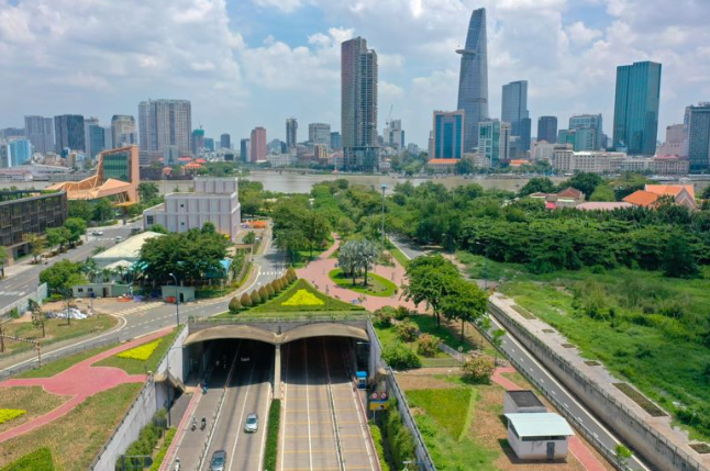 Cấm xe lưu thông qua hầm vượt sông đầu tiên của Việt Nam trong 5 giờ đồng hồ- Ảnh 1. Cấm xe lưu thông qua hầm vượt sông đầu tiên của Việt Nam trong 5 giờ đồng hồ- Ảnh 1.