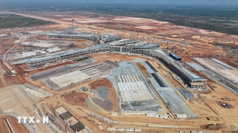 'Vượt nắng thắng mưa', chỉ 3 tháng nữa, 'bộ não' siêu sân bay lớn nhất Việt Nam sẽ hoàn thành- Ảnh 3. 'Vượt nắng thắng mưa', chỉ 3 tháng nữa, 'bộ não' siêu sân bay lớn nhất Việt Nam sẽ hoàn thành- Ảnh 3.