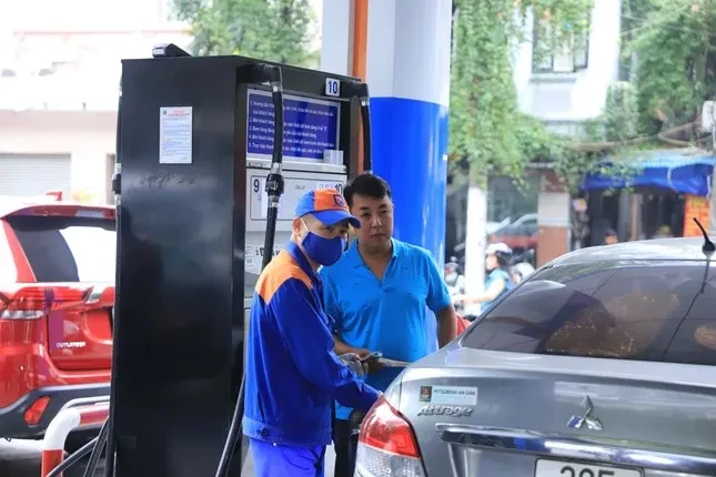 Giá xăng dầu tăng đồng loạt ảnh 1