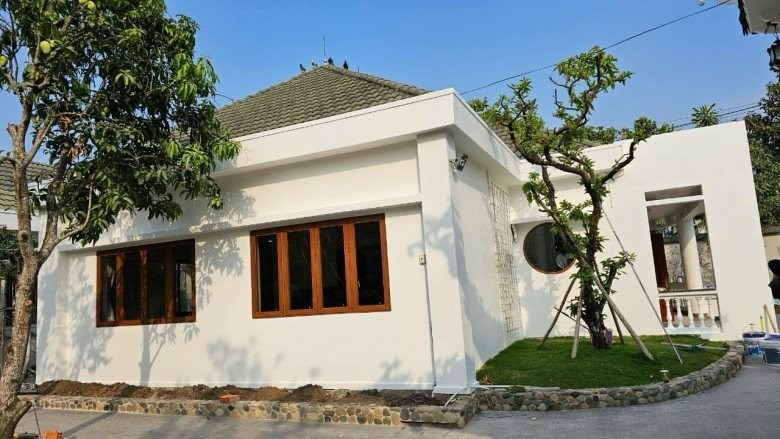 ‘Nữ hoàng ảnh lịch’ một thời có cuộc sống bình yên tại căn nhà vườn 2.500m2: Khuôn viên với vườn cây sai trĩu quả- Ảnh 1. ‘Nữ hoàng ảnh lịch’ một thời có cuộc sống bình yên tại căn nhà vườn 2.500m2: Khuôn viên với vườn cây sai trĩu quả- Ảnh 1.