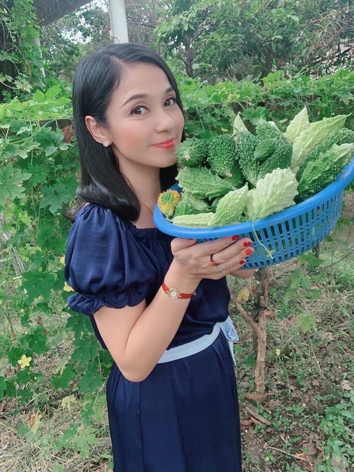 ‘Nữ hoàng ảnh lịch’ một thời có cuộc sống bình yên tại căn nhà vườn 2.500m2: Khuôn viên với vườn cây sai trĩu quả- Ảnh 6. ‘Nữ hoàng ảnh lịch’ một thời có cuộc sống bình yên tại căn nhà vườn 2.500m2: Khuôn viên với vườn cây sai trĩu quả- Ảnh 6.