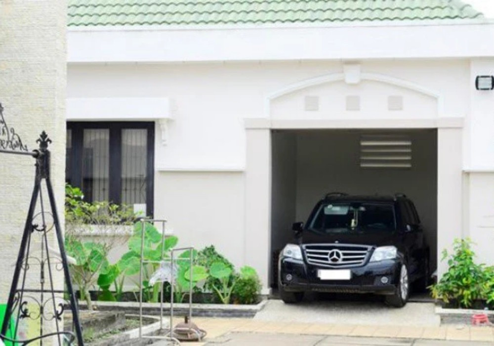 ‘Nữ hoàng ảnh lịch’ một thời có cuộc sống bình yên tại căn nhà vườn 2.500m2: Khuôn viên với vườn cây sai trĩu quả- Ảnh 2. ‘Nữ hoàng ảnh lịch’ một thời có cuộc sống bình yên tại căn nhà vườn 2.500m2: Khuôn viên với vườn cây sai trĩu quả- Ảnh 2.