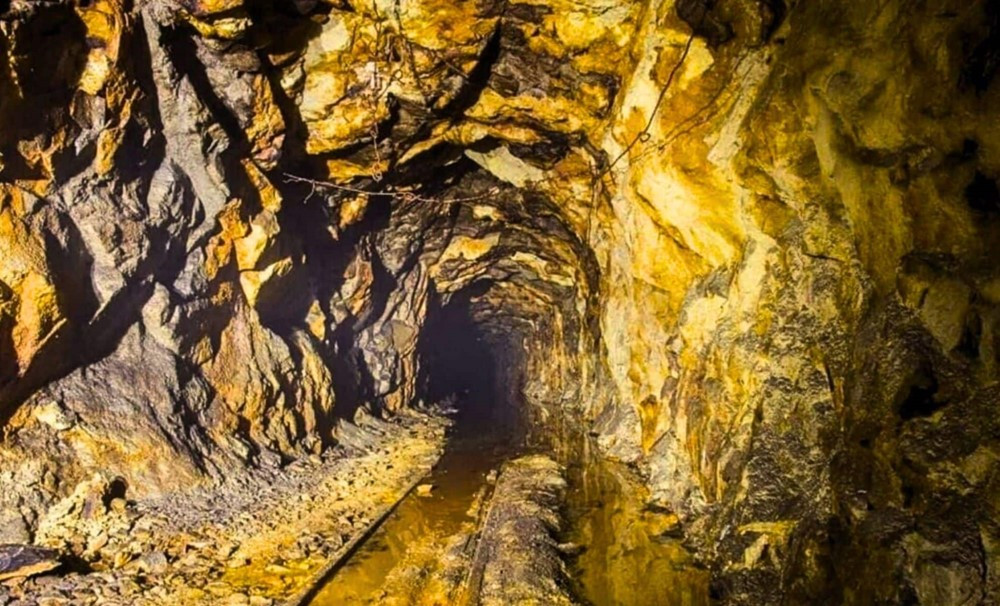 Phát hiện 'kho báu' 193 tấn trị giá 164 tỷ nằm sâu 300m dưới nền nhà dân - ảnh 1