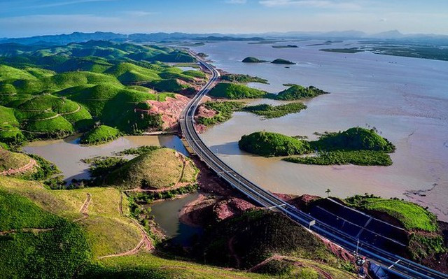 Huyện đảo sở hữu sân bay tư nhân đầu tiên của Việt Nam vươn mình trở thành đặc khu kinh tế của đất nước- Ảnh 2. Huyện đảo sở hữu sân bay tư nhân đầu tiên của Việt Nam vươn mình trở thành đặc khu kinh tế của đất nước- Ảnh 2.