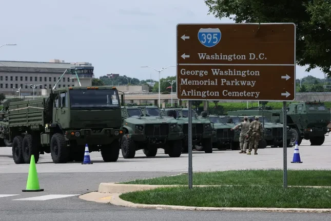 Mỹ rầm rộ duyệt binh ở Washington kỷ niệm ngày thành lập Lục quân ảnh 3