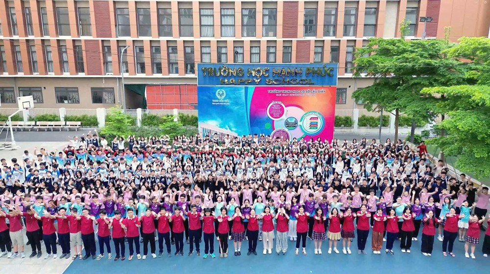 Ngôi trường có gần 100 học sinh đỗ vào Chuyên Khoa học Tự nhiên: Dạy chương trình song bằng quốc tế, đạt tiêu chí của hệ thống Cambridge Quốc tế - ảnh 1