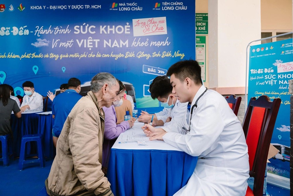 Nhà thuốc Long Châu làm điều đặc biệt cho hơn 10.000 người - ảnh 2