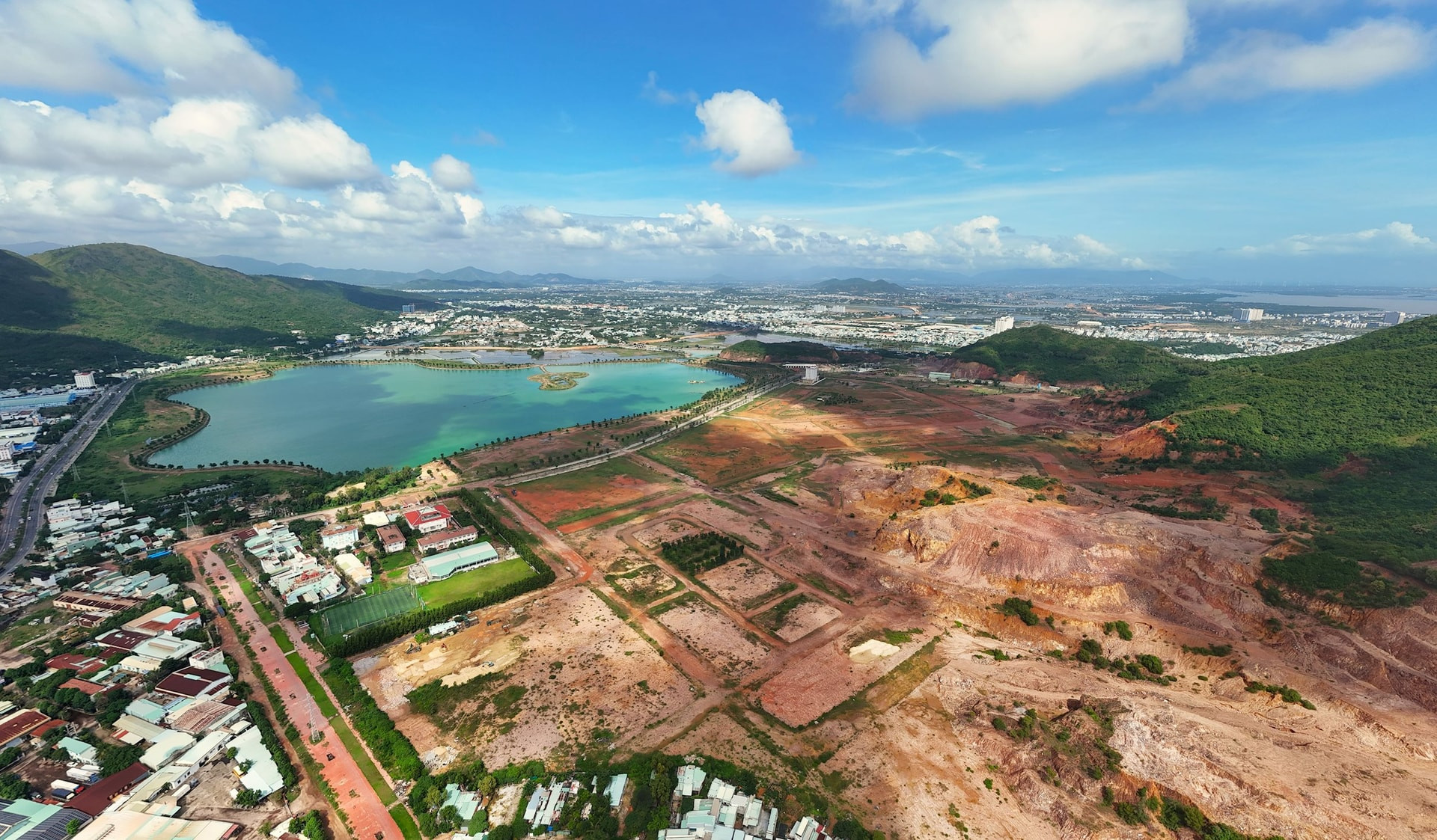 Tỉnh có đường bờ biển đẹp bậc nhất Việt Nam đấu thầu dự án nghìn tỷ ‘đắp chiếu’ suốt 10 năm- Ảnh 1. Tỉnh có đường bờ biển đẹp bậc nhất Việt Nam đấu thầu dự án nghìn tỷ ‘đắp chiếu’ suốt 10 năm- Ảnh 1.