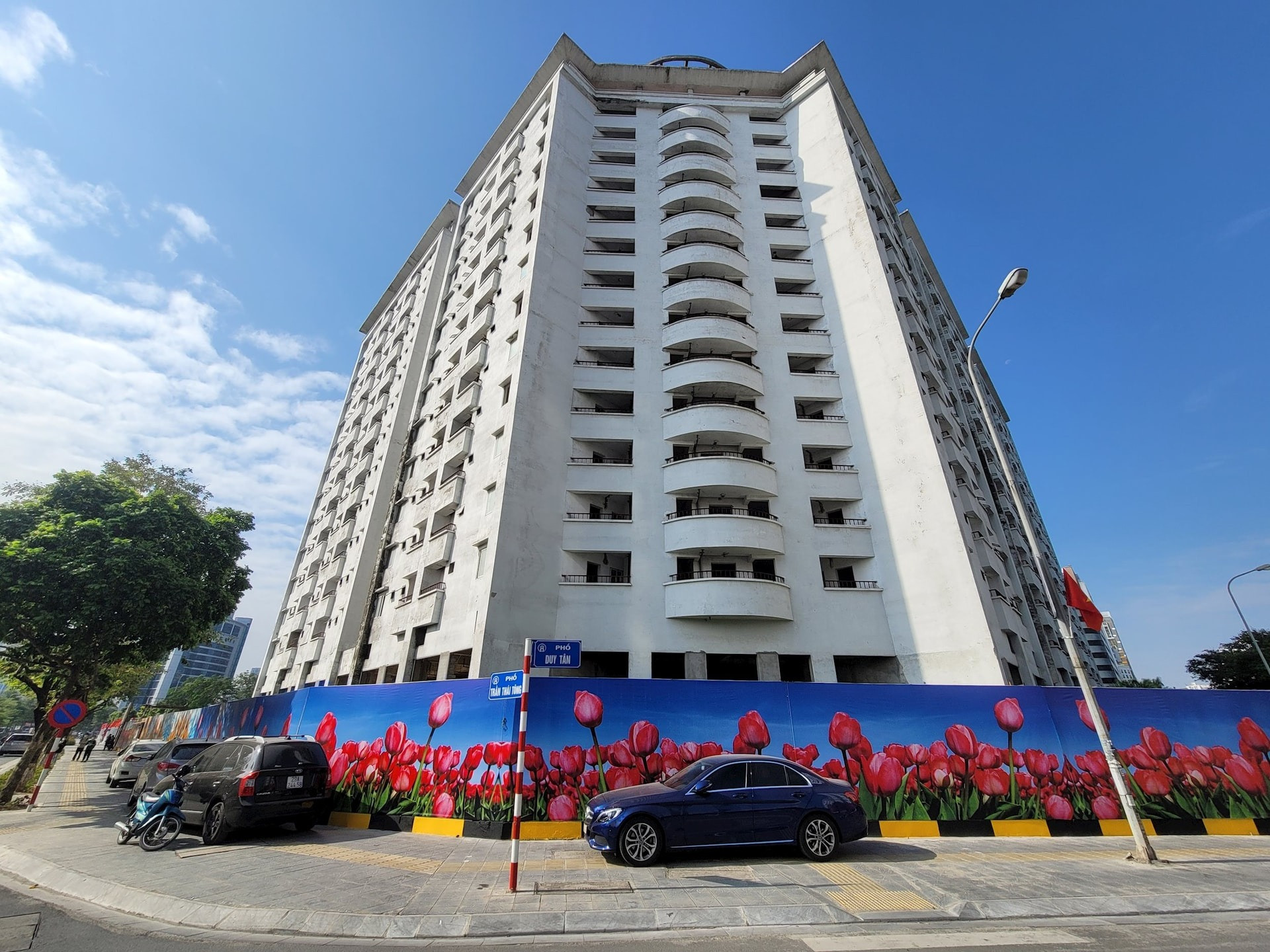 Chỉ 1 năm nữa, chung cư bỏ hoang 12 năm trên ngã tư tấp nập của Thủ đô sẽ đón người dân vào ở- Ảnh 1. Chỉ 1 năm nữa, chung cư bỏ hoang 12 năm trên ngã tư tấp nập của Thủ đô sẽ đón người dân vào ở- Ảnh 1.
