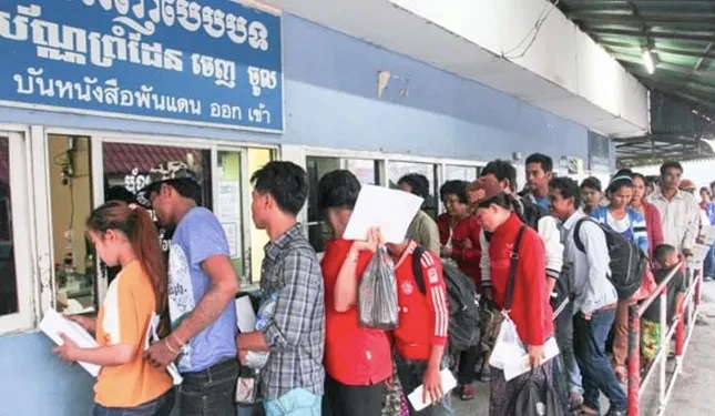 Ông Hun Sen kêu gọi người Campuchia ở Thái Lan về nước ảnh 1
