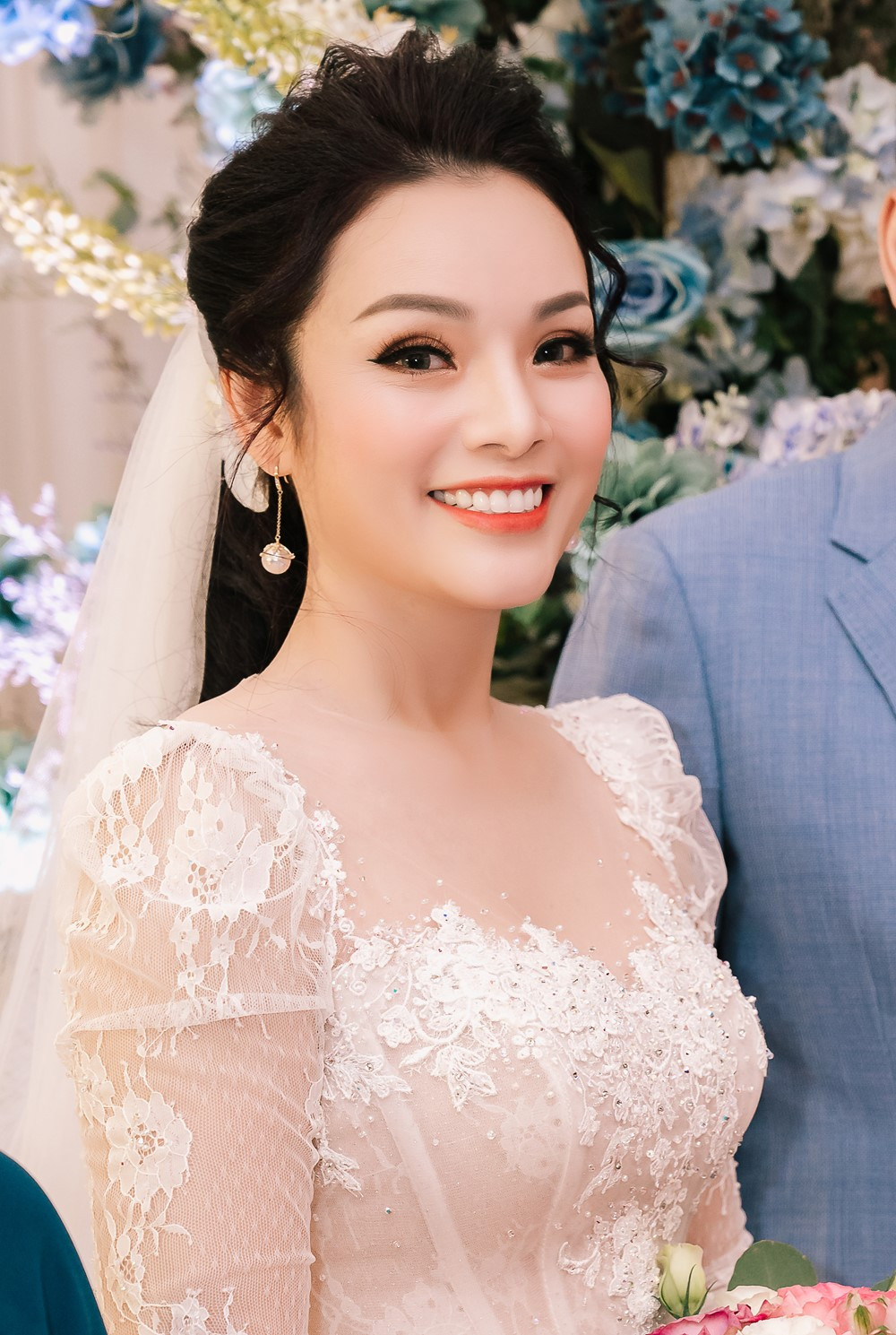 NSƯT là Trưởng khoa, Tiến sĩ âm nhạc trẻ nhất Việt Nam được phong 'Nữ hoàng nhạc dân gian', tuổi 43 hạnh phúc bên chồng PGS.TS, Viện trưởng - ảnh 1