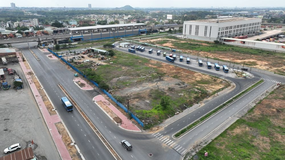 Chỉ 5 tháng nữa, tuyến đường trăm tỷ nối đến bến xe lớn nhất TP. HCM sẽ hoàn thiện sau 10 năm dở dang- Ảnh 1. Chỉ 5 tháng nữa, tuyến đường trăm tỷ nối đến bến xe lớn nhất TP. HCM sẽ hoàn thiện sau 10 năm dở dang- Ảnh 1.
