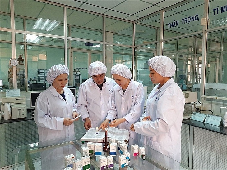 ‘Trùm’ thuốc ung thư Việt chấp nhận đi vay để chia cổ tức cao, sắp tung ‘vũ khí mới’ điều trị ung thư