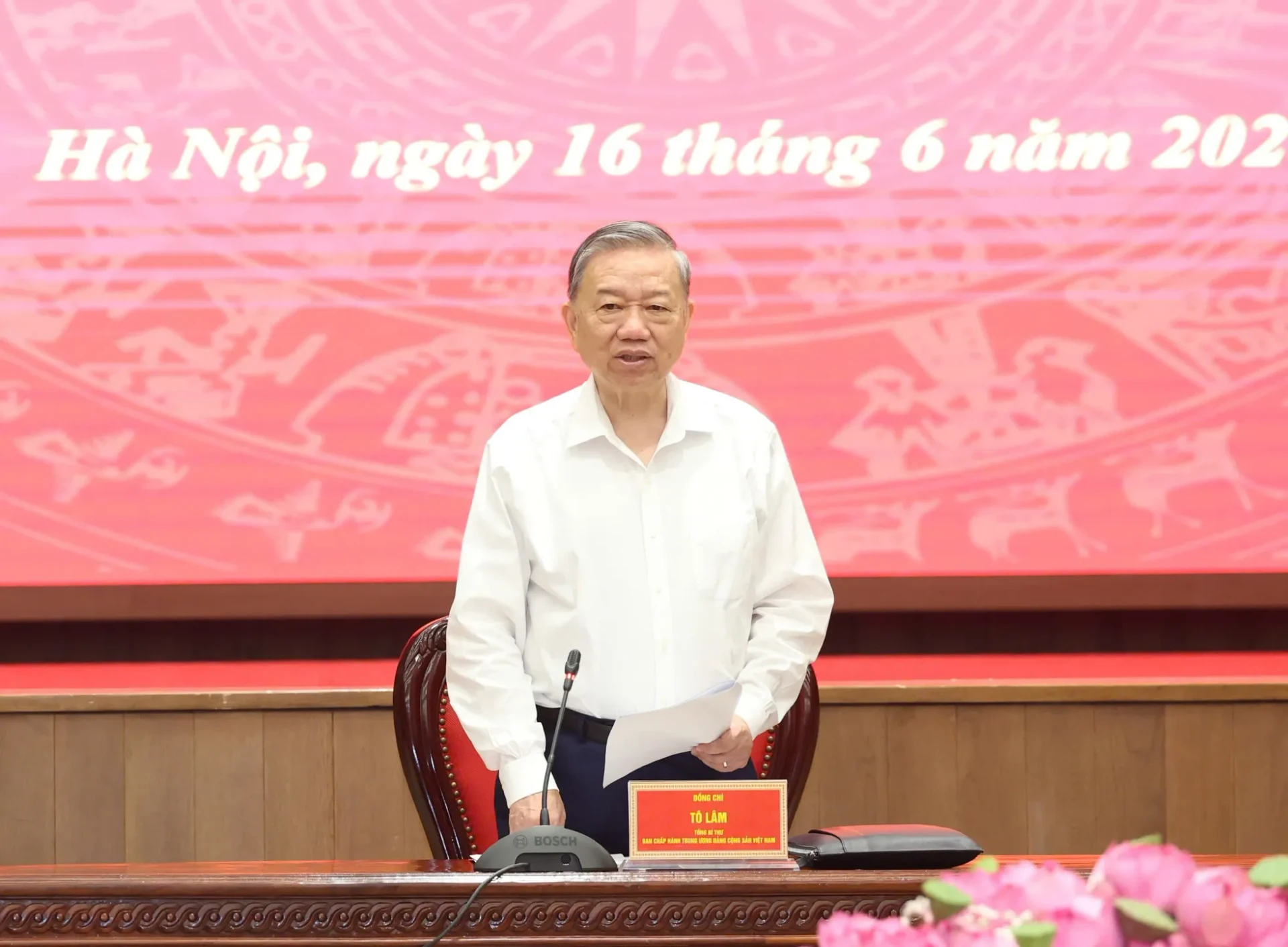 Tổng Bí thư: Hà Nội cần 'không né tránh khuyết điểm, mổ xẻ sâu các điểm nghẽn' ảnh 2