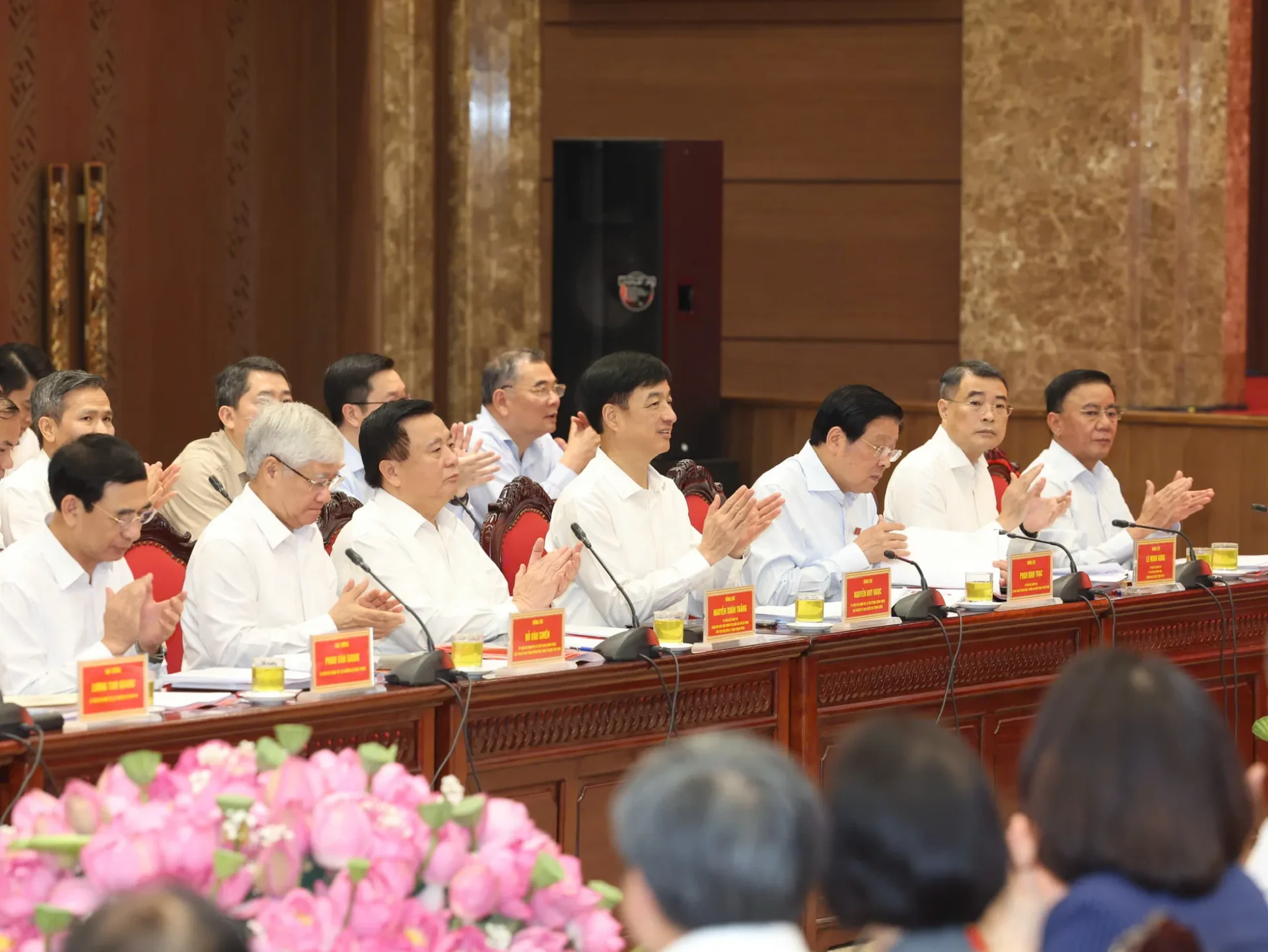 Tổng Bí thư: Hà Nội cần 'không né tránh khuyết điểm, mổ xẻ sâu các điểm nghẽn' ảnh 4