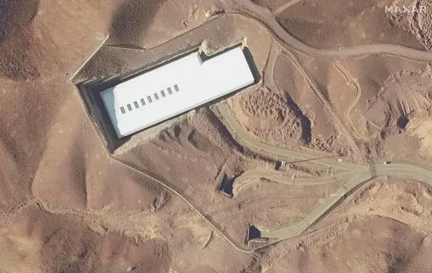 Nhà máy hạt nhân Iran ẩn mình dưới lòng đất, Israel bất lực vì không có bom đủ mạnh? ảnh 2