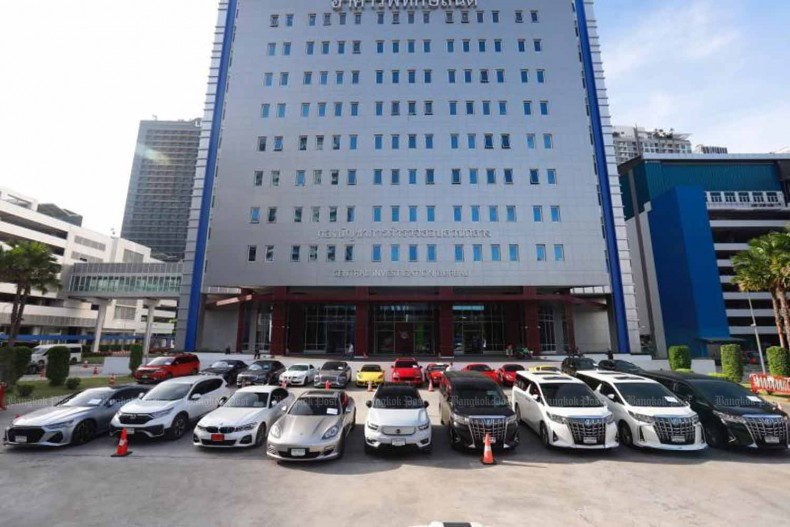Tịch thu khu đất 1.000 tỷ, 50 túi hiệu, 24 xe sang và 6.000 tỷ tiền mặt, 17 người gồm MC, diễn viên nổi tiếng bị khởi tố - ảnh 5