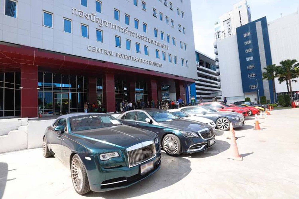 Tịch thu khu đất 1.000 tỷ, 50 túi hiệu, 24 xe sang và 6.000 tỷ tiền mặt, 17 người gồm MC, diễn viên nổi tiếng bị khởi tố - ảnh 7