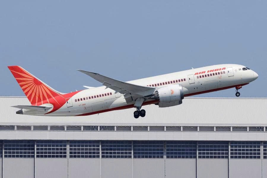 Máy bay Boeing 787 bất ngờ quay đầu khẩn cấp sau chưa đầy 1 giờ cất cánh - ảnh 1