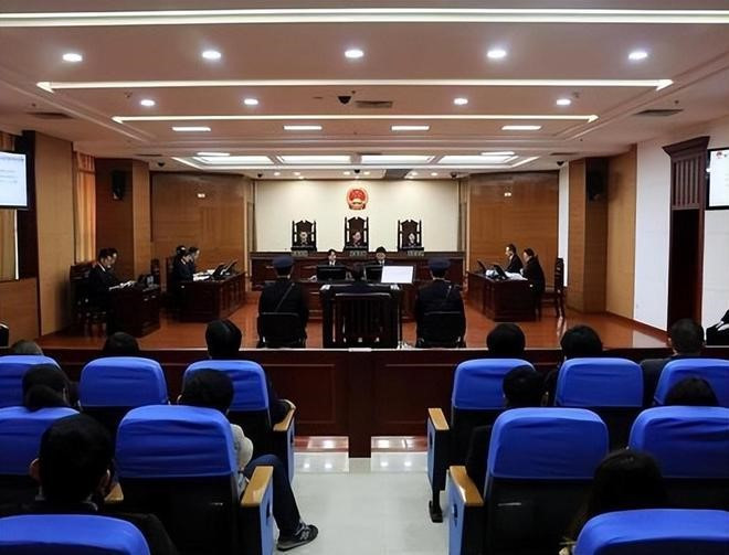 Triệu tập giám đốc chi nhánh ngân hàng, bắt lãnh đạo, phong tỏa công ty tín thác rút hơn 700 tỷ tiền gửi của khách - ảnh 2