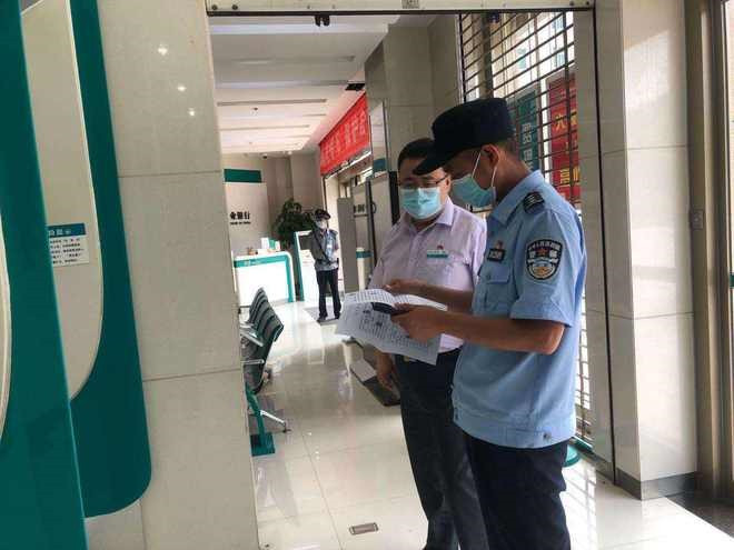Triệu tập giám đốc chi nhánh ngân hàng, bắt lãnh đạo, phong tỏa công ty tín thác rút hơn 700 tỷ tiền gửi của khách - ảnh 3