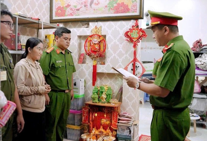 Bắt chủ shop Trần Thu chuyên livestream - ảnh 1