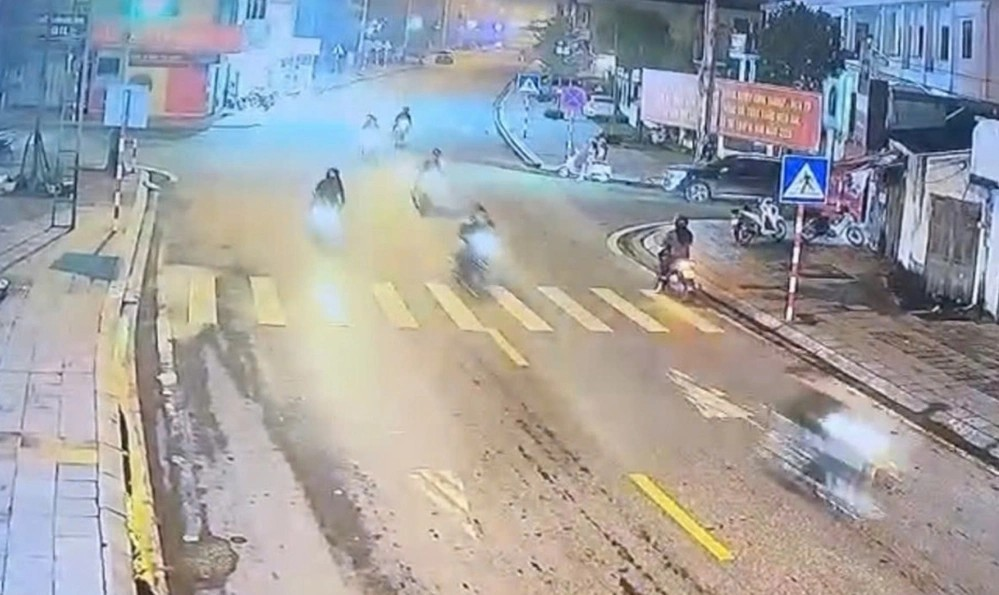 Đề nghị truy tố 11 thanh thiếu niên - ảnh 1