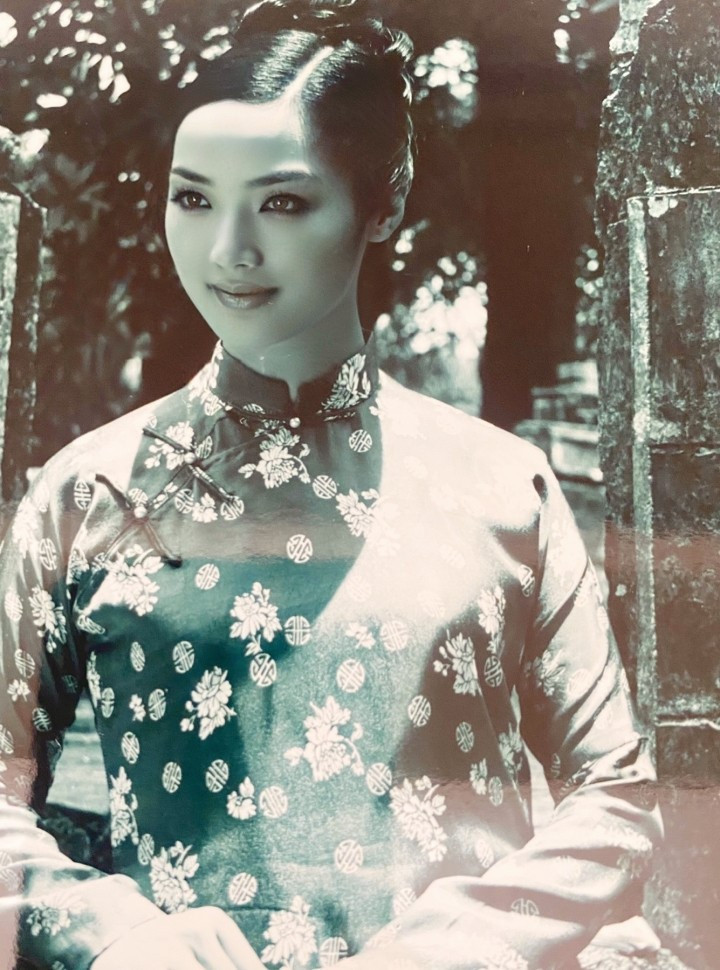 Mỹ nhân là nữ hoàng ảnh lịch, đội vương miện suốt ba thập kỷ, có bố đạo diễn, mẹ giảng viên, U60 sống vương giả trong biệt thự rộng 1.000m2 - ảnh 3