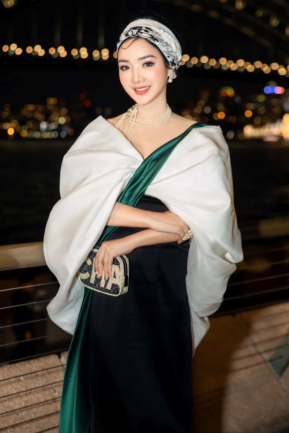 Mỹ nhân là nữ hoàng ảnh lịch, đội vương miện suốt ba thập kỷ, có bố đạo diễn, mẹ giảng viên, U60 sống vương giả trong biệt thự rộng 1.000m2 - ảnh 4