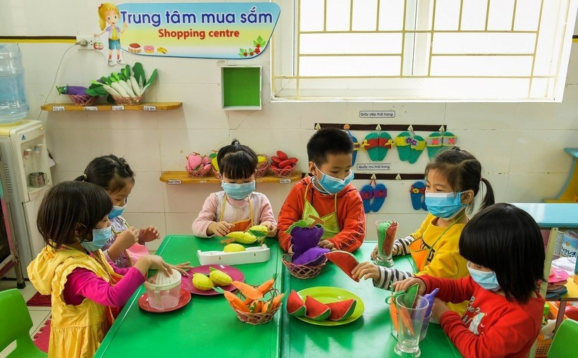 Bộ trưởng Bộ Giáo dục: Giáo viên mầm non vất vả nhưng lương thấp nhất - ảnh 2
