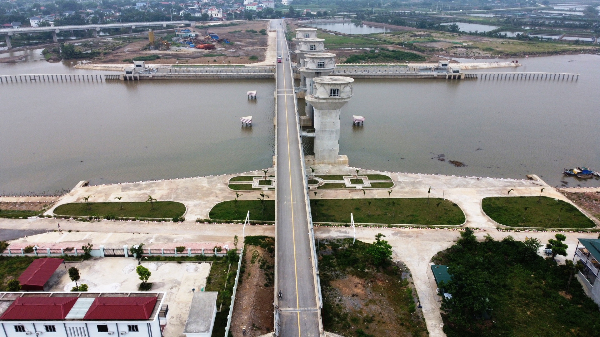 Gần 2 tháng nữa, công trình thuỷ lợi lớn nhất miền Bắc cấp nước sinh hoạt cho hàng vạn dân sẽ về đích- Ảnh 2. Gần 2 tháng nữa, công trình thuỷ lợi lớn nhất miền Bắc cấp nước sinh hoạt cho hàng vạn dân sẽ về đích- Ảnh 2.
