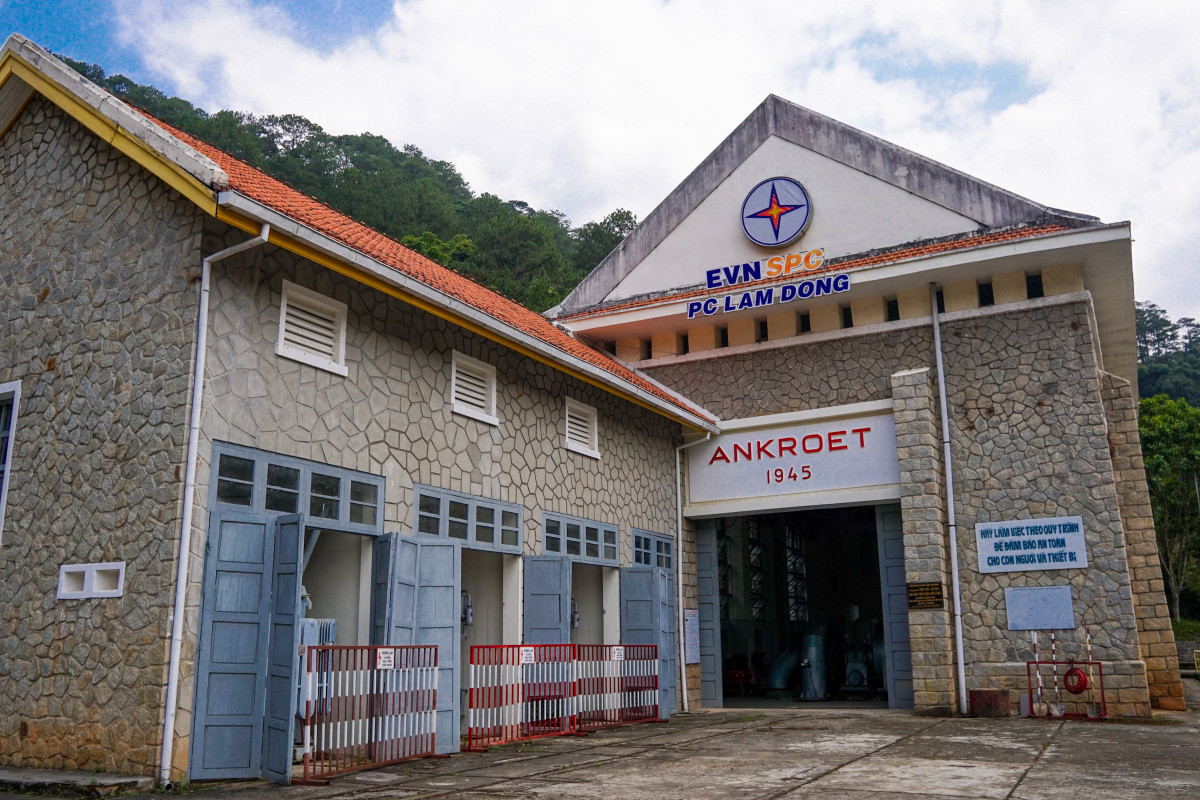 Biệt thự cổ kính nằm biệt lập trong thung lũng rừng sâu xây bằng đá chẻ, là công trình thủy điện đầu tiên của Việt Nam, sở hữu đường hầm đặc biệt đi xuyên núi- Ảnh 2. Biệt thự cổ kính nằm biệt lập trong thung lũng rừng sâu xây bằng đá chẻ, là công trình thủy điện đầu tiên của Việt Nam, sở hữu đường hầm đặc biệt đi xuyên núi- Ảnh 2.