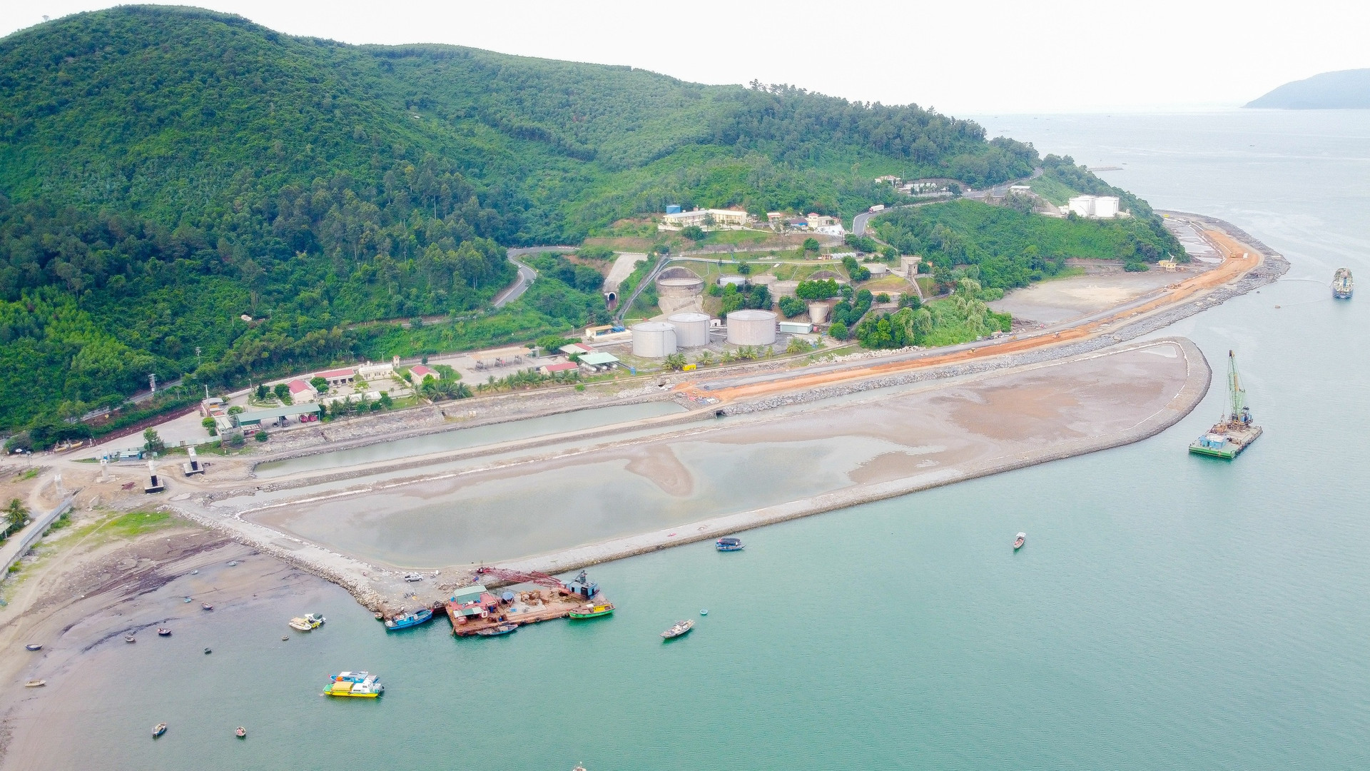 Khu thương mại tự do đầu tiên của Việt Nam: Quy mô gần 1.900ha, phức hợp đa chức năng với cơ chế chưa từng có tiền lệ- Ảnh 3. Khu thương mại tự do đầu tiên của Việt Nam: Quy mô gần 1.900ha, phức hợp đa chức năng với cơ chế chưa từng có tiền lệ- Ảnh 3.