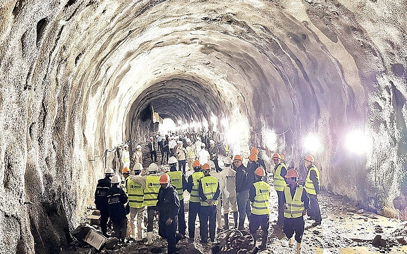 Sau gần 100 năm, người Việt lần đầu tự làm hầm đường sắt: Đèo Cả đánh trận mở màn cho dự án 67 tỷ USD