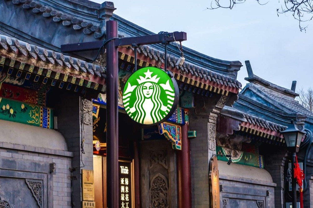 Mở gần 8.000 cửa hàng vẫn không thắng nổi cà phê 36.000 đồng, Starbucks sắp tháo chạy khỏi thị trường tỷ dân? - ảnh 1