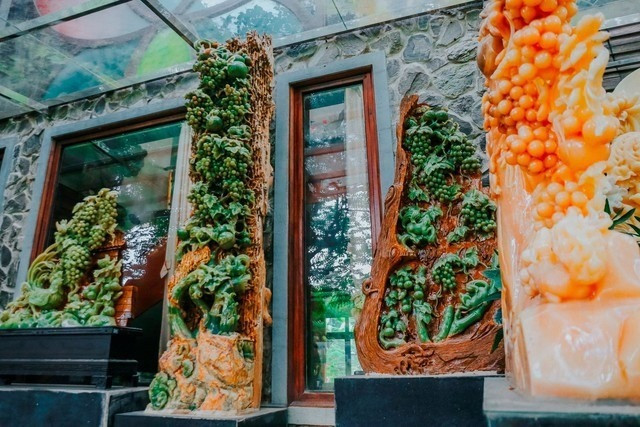Lãnh đạo FPT sở hữu biệt thự rộng 3.000m2: Sân vườn là ‘rừng cổ thụ’ trăm tuổi cùng bộ sưu tập đá quý cực giá trị- Ảnh 4. Lãnh đạo FPT sở hữu biệt thự rộng 3.000m2: Sân vườn là ‘rừng cổ thụ’ trăm tuổi cùng bộ sưu tập đá quý cực giá trị- Ảnh 4.